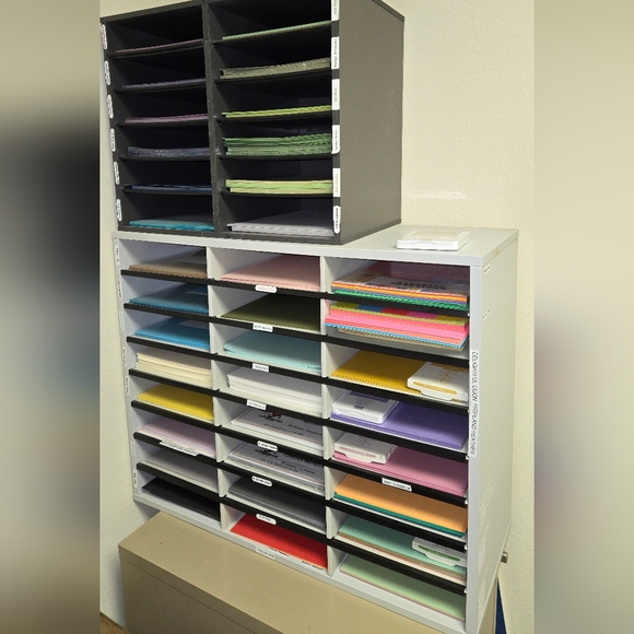 Stampin Up wooden stamps, stamp sets and card stock - Picture 4 of 5